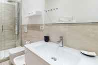 In-room Bathroom Corso Genova 27 A