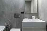 In-room Bathroom Lazzaro Papi 14 A