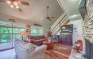 Lobby 2 Red Barn Cabin Rr9122rb