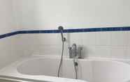 In-room Bathroom 5 Stansted Airport Guest Rooms