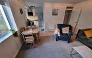 Common Space 7 360 Serviced Accommodations - Canal Side Retreat - 2 Bedroom Apartment