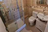 Toilet Kamar 360 Serviced Accommodations - Canal Side Retreat - 2 Bedroom Apartment