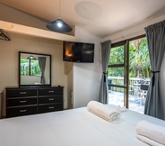 Bedroom 4 Treetops - Forest Escape - Onetangi