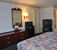 ห้องนอน 2 Merrimac Inn & Suites