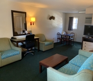 Common Space 7 Merrimac Inn & Suites