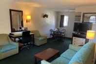 Common Space Merrimac Inn & Suites