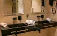 In-room Bathroom 5 5ª Vigia Guest House