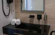 In-room Bathroom 6 5ª Vigia Guest House