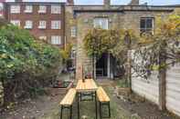 Exterior Gorgeous and Vibrant 3 Bedroom Apartment in London