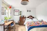 ห้องนอน Gorgeous and Vibrant 3 Bedroom Apartment in London