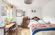 ห้องนอน 3 Gorgeous and Vibrant 3 Bedroom Apartment in London