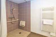 In-room Bathroom Vacancéole - Les Chambres de la Baie