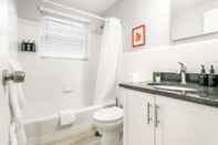 Toilet Kamar 881 Furnished Apartments