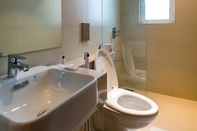 In-room Bathroom AR Suites Jewels Royale