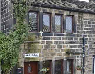 Exterior 2 Charming 2-bed Cottage in Hebden Bridge