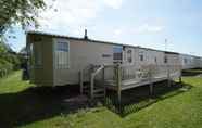 Luar Bangunan 4 2 Bedroom Caravan at Heacham Beach With Decking