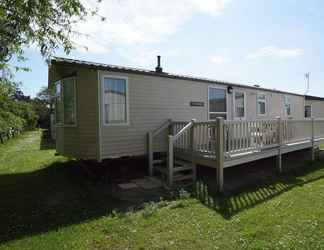 Luar Bangunan 2 2 Bedroom Caravan at Heacham Beach With Decking