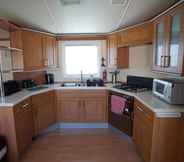 Bedroom 7 2 Bedroom Caravan at Heacham Beach With Decking