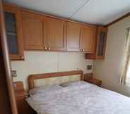Bedroom 5 2 Bedroom Caravan at Heacham Beach With Decking