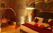 Kamar Tidur 6 Sah Saray Cave Suites Halal Hotel