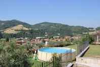 Kolam Renang Beautiful 4 bed House in Urbino in the Marche