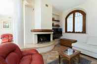 Ruang Umum Beautiful 4 bed House in Urbino in the Marche