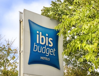 Exterior 2 ibis budget Manchester Airport