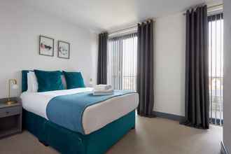 Bedroom 4 Canning Town by Flying Butler