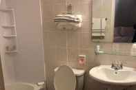 Toilet Kamar Oakes Oramel Inn