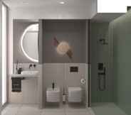 Toilet Kamar 7 Boutique Hotel Martini 17