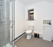 In-room Bathroom 7 Townhouse @ Princes Road Stoke