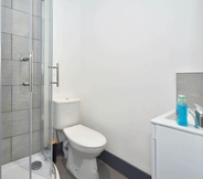 In-room Bathroom 5 Townhouse @ Princes Road Stoke