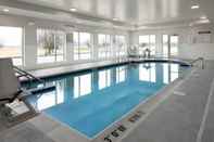 Swimming Pool TownePlace Suites by Marriott Oshkosh