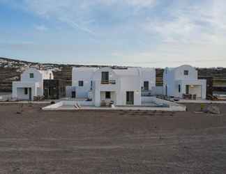 Exterior 2 Oia Kissiri - private pool Villas