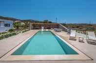 Swimming Pool Villa Retreat