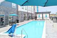 Swimming Pool Candlewood Suites Tulsa Hills, an IHG Hotel