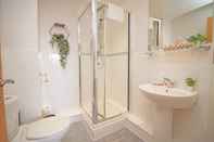 In-room Bathroom Marsh House by Ciconia