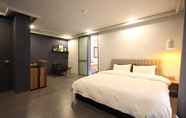 Bedroom 3 Busan Yeonsan Togok Brown Dot