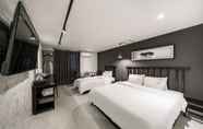 Bedroom 4 Almond Hotel Busan Gupo