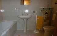 In-room Bathroom 4 Amazing Aparment Lake Front 1 bed in Acquaseria