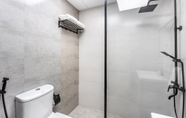 In-room Bathroom 2 St-Lago Vista Tower-1412 by bnbme homes