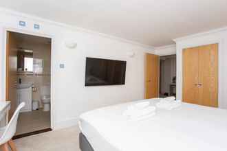 Kamar Tidur 4 Modern 2 Bedroom Apartment in the Heart of London