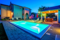 Swimming Pool Holiday Home Marinela