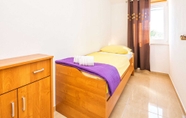 Kamar Tidur 6 Holiday Home Marinela