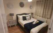 Bedroom 2 Lovely 3-bed House in Luton
