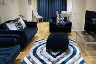 Common Space Lovely 3-bed House in Luton