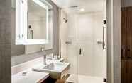 In-room Bathroom 7 SpringHill Suites Chester