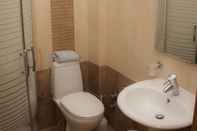 In-room Bathroom Saronis Hotel