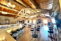 Bar, Cafe and Lounge Crooked Creek