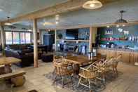 Bar, Cafe and Lounge King Halibut Lodge